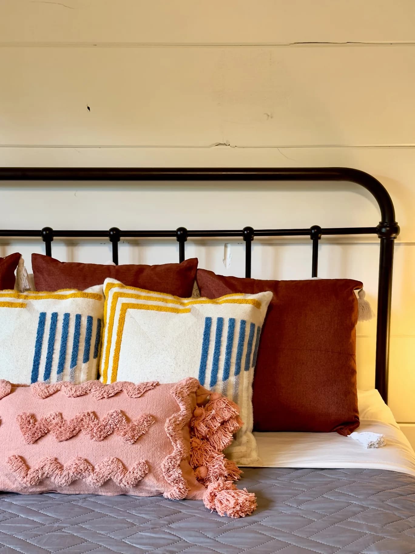 Bedroom Pillow Details and Comfort